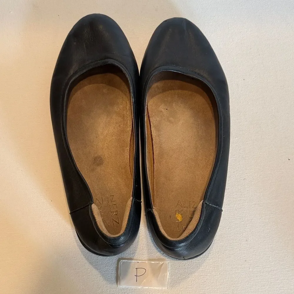 Naturalizer Black Leather Round-Toe Ballet Flats